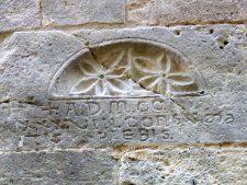 Particolare delle iscrizioni alla Pieve di Cèllole (15286 bytes)